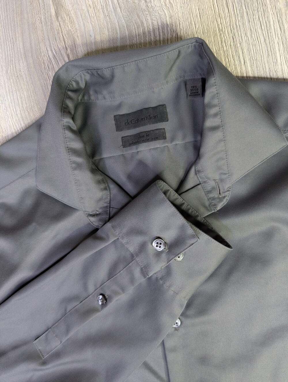 ck Calvin Klein Men's Slim Fit Infinite Non-Iron Dress Shirt‎ Gray 16.5 32/33
